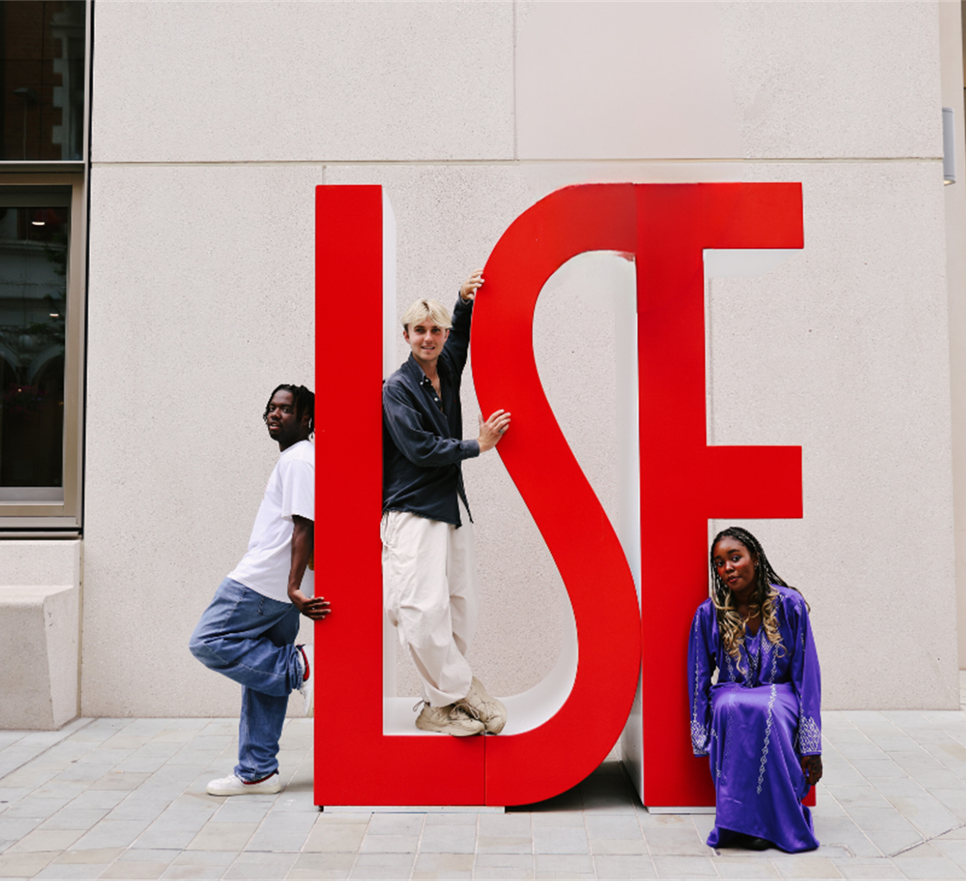 Every year, LSE students elect new leaders to take the London School of Economics Students’ Union to new heights.  They represent the interests of students at national and local level and work to make things better for LSE Students.