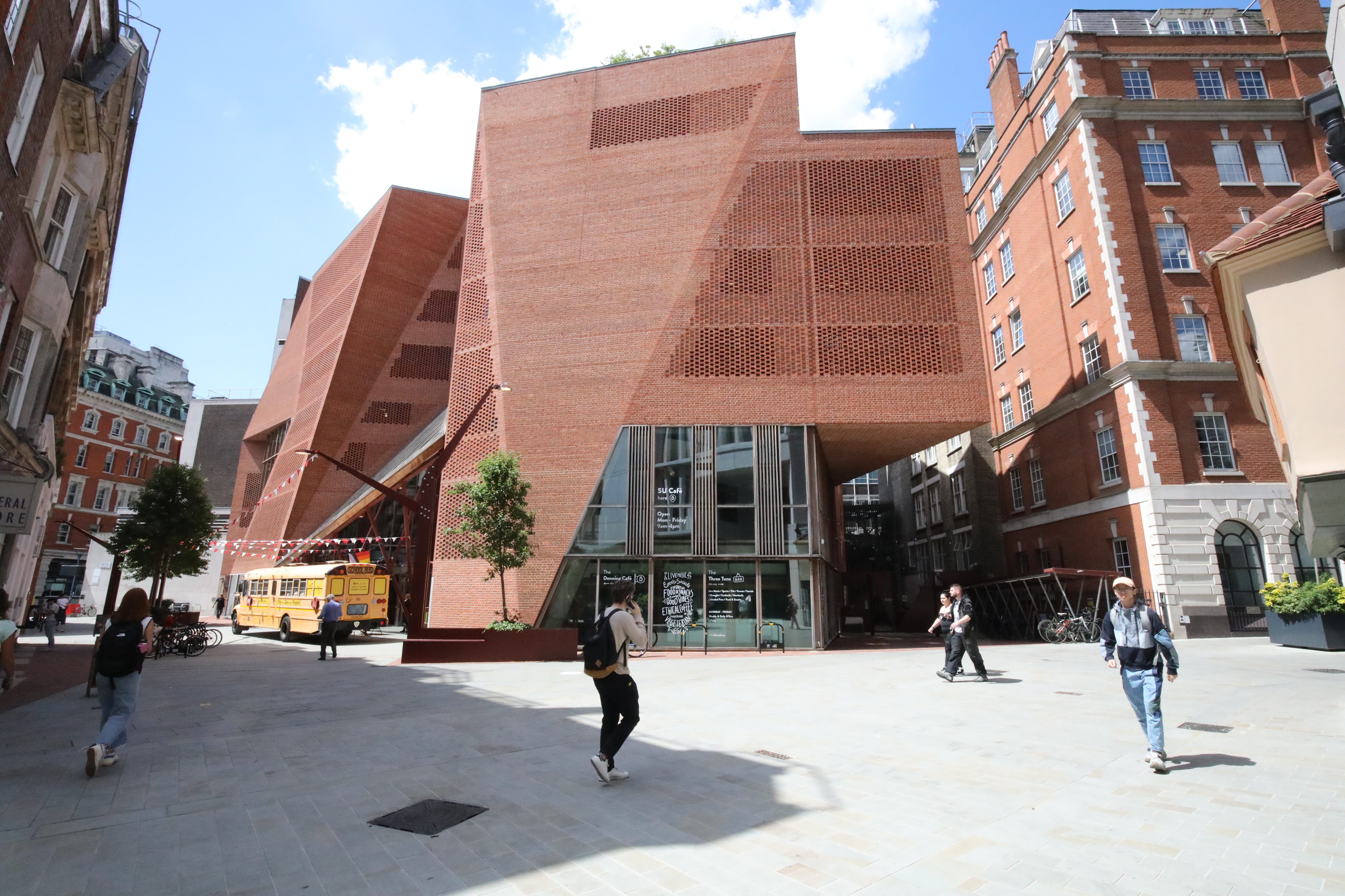 With capacities ranging from 10 to 1,000 guests, the Saw Swee Hock Centre offers a variety of spaces in the heart of London for your corporate and private events – 7 days a week.