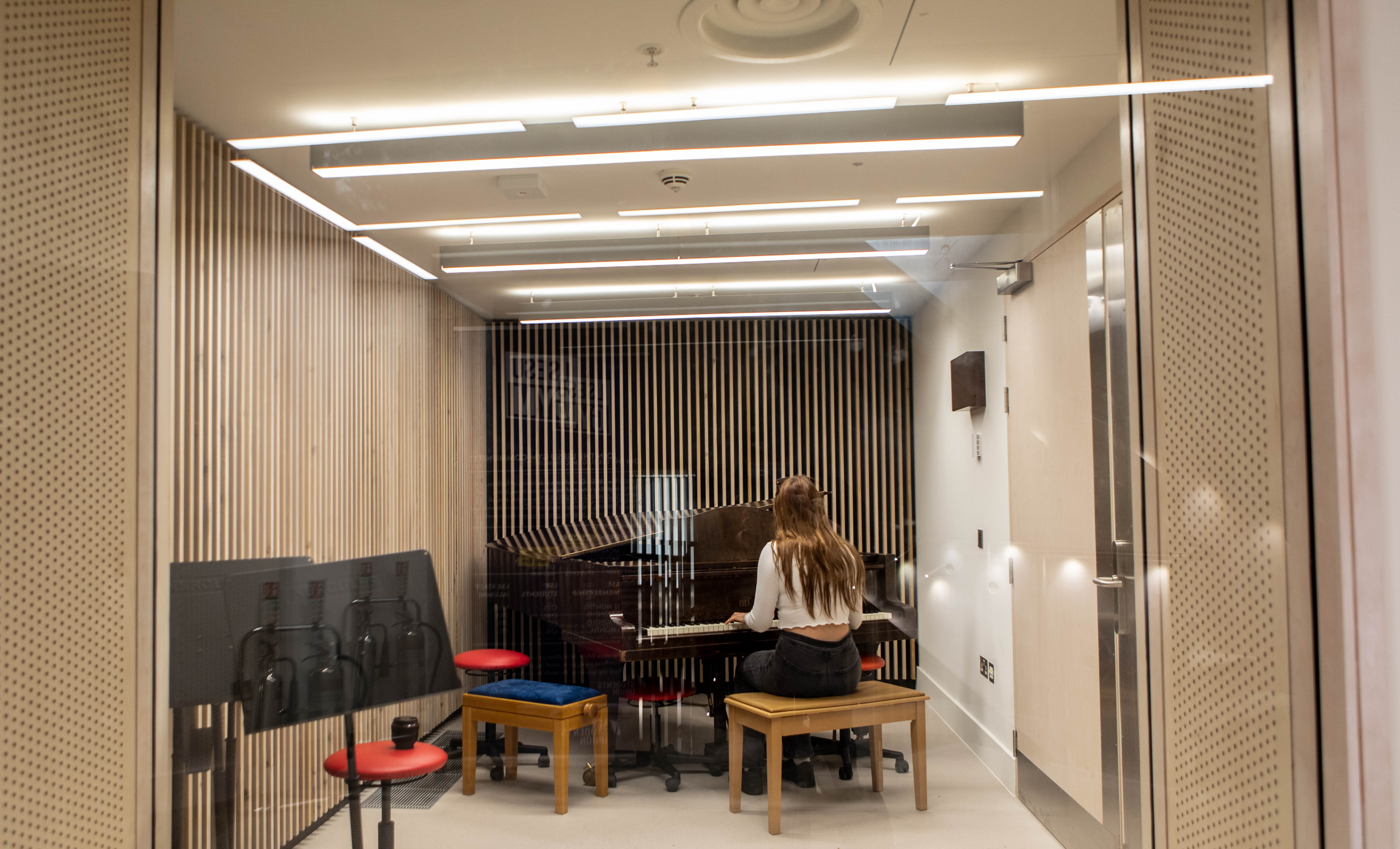 The LSESU Music Society is a vibrant Society which provides a broad range of musical activities and opportunities on campus.