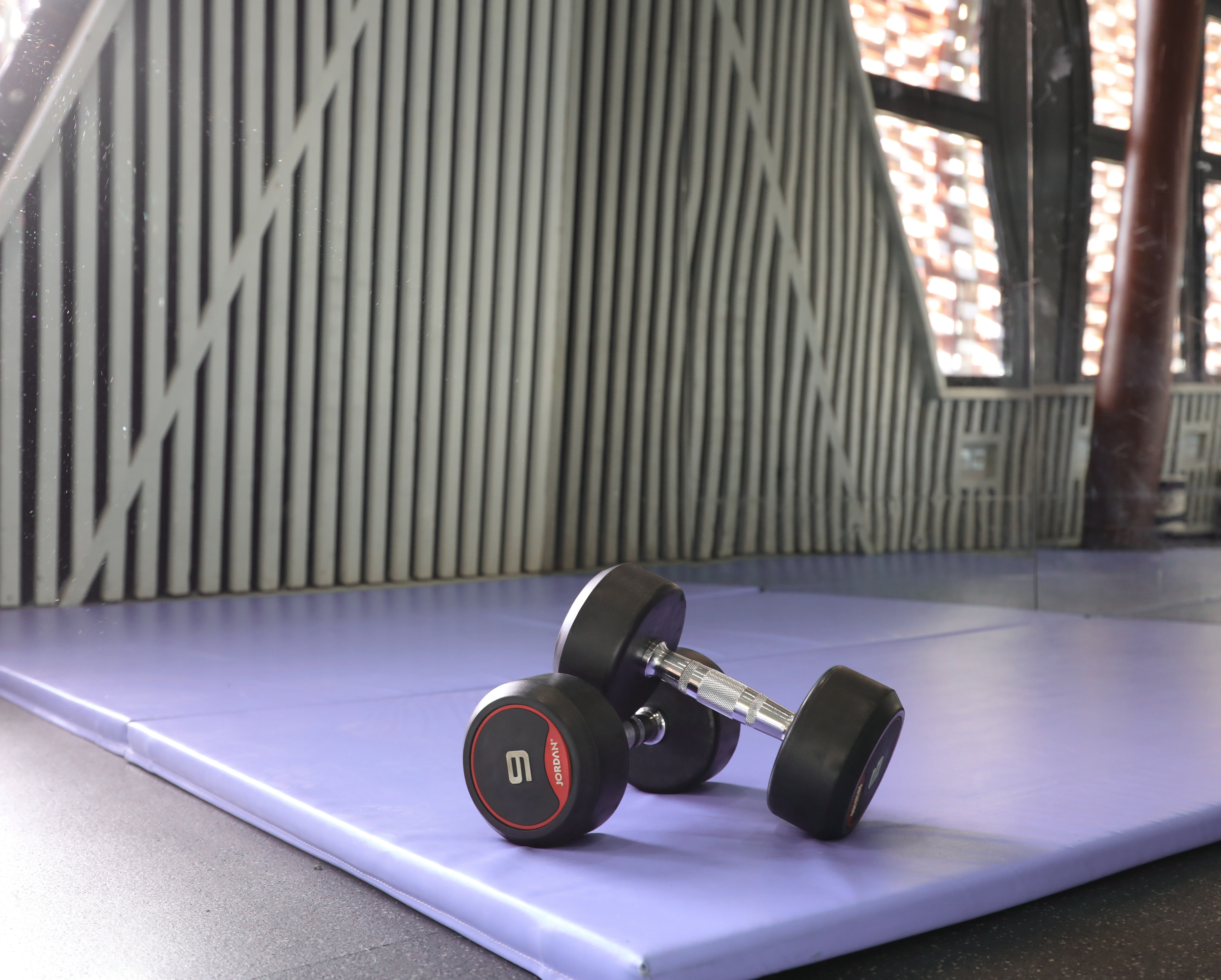 Sweat our your study stresses at the LSESU Gym! We offer the best prices (and the best vibes!) to our students, with tons of great memberships available.