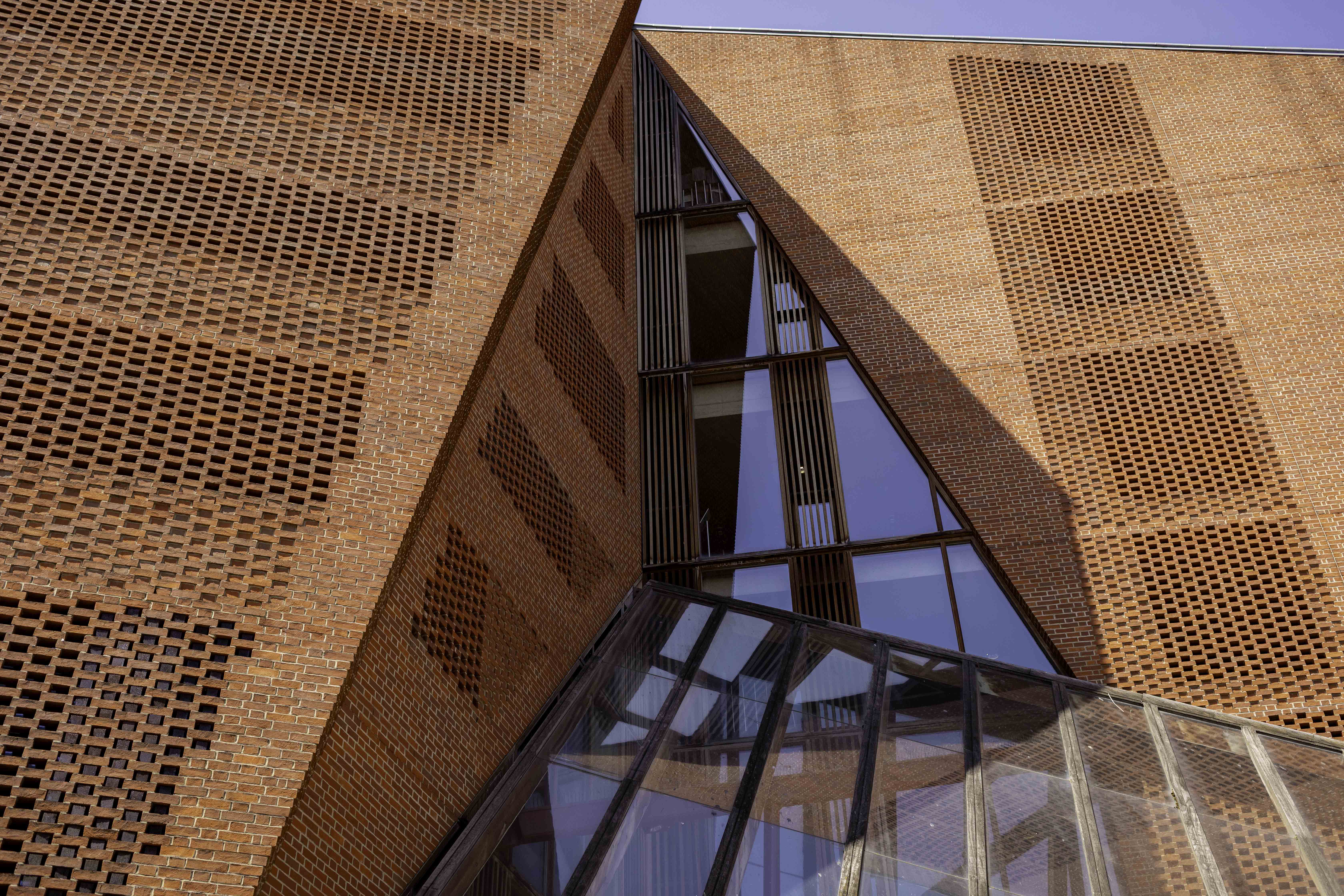 Find out all you need to know about getting in contact with LSESU - where we are, who to speak to, and when we are open.